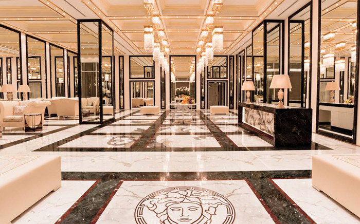boutique Versace Dubai