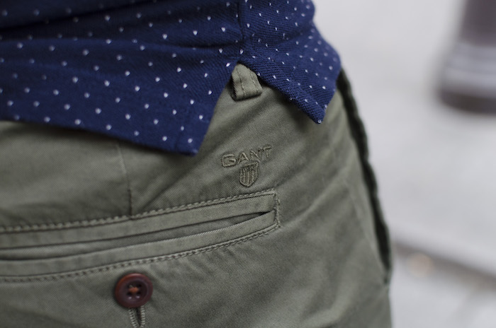 detail pantalon gant chino