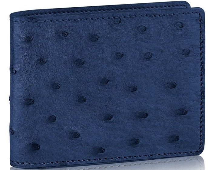 Un très beau portefeuille en autruche d'un beau bleu. Modèle Louis Vuitton.