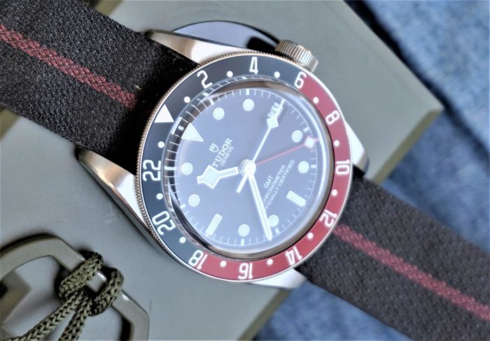 Montre Tudor Black Bay GMT, bracelet tissu