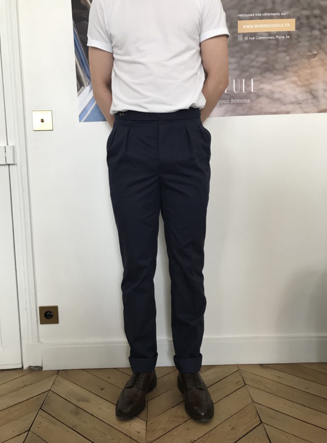 pantalon luxire bleu marine brogue marron tee shirt blanc
