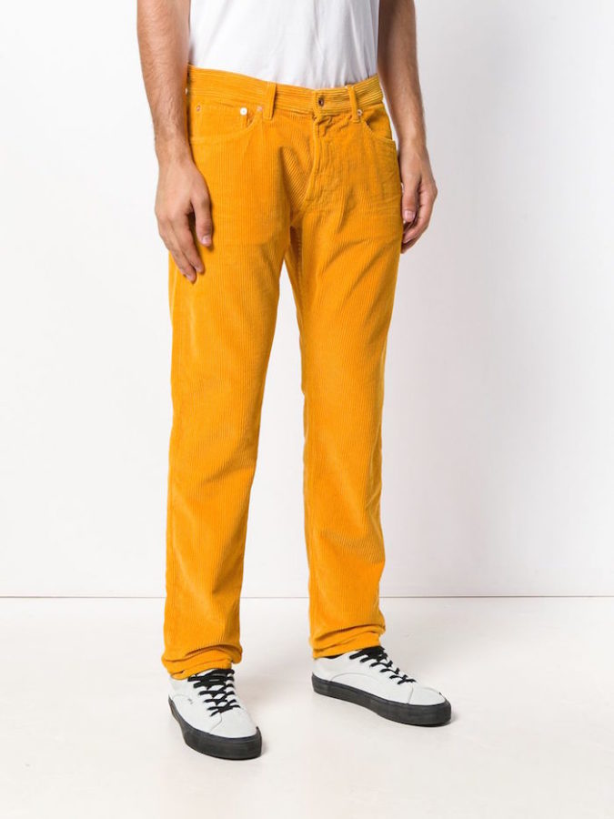 pantalon velours orange safran sneaker blanc