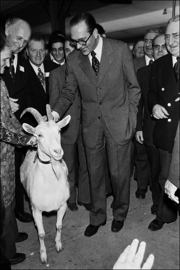 Chirac costume et chèvre