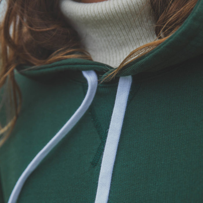 hoodie vert col roule blanc 