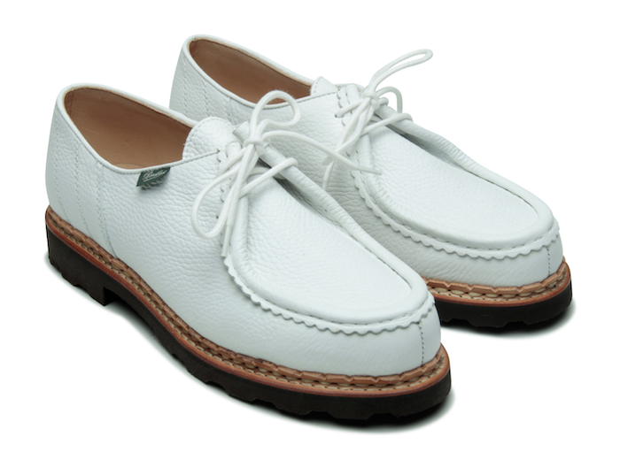 chaussures blanches en cuir